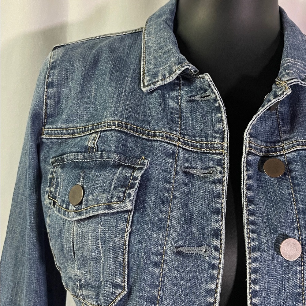 Kut from the Kloth Medium Wash Classic Button Front Cropped Denim Jacket - Picture 5 of 16